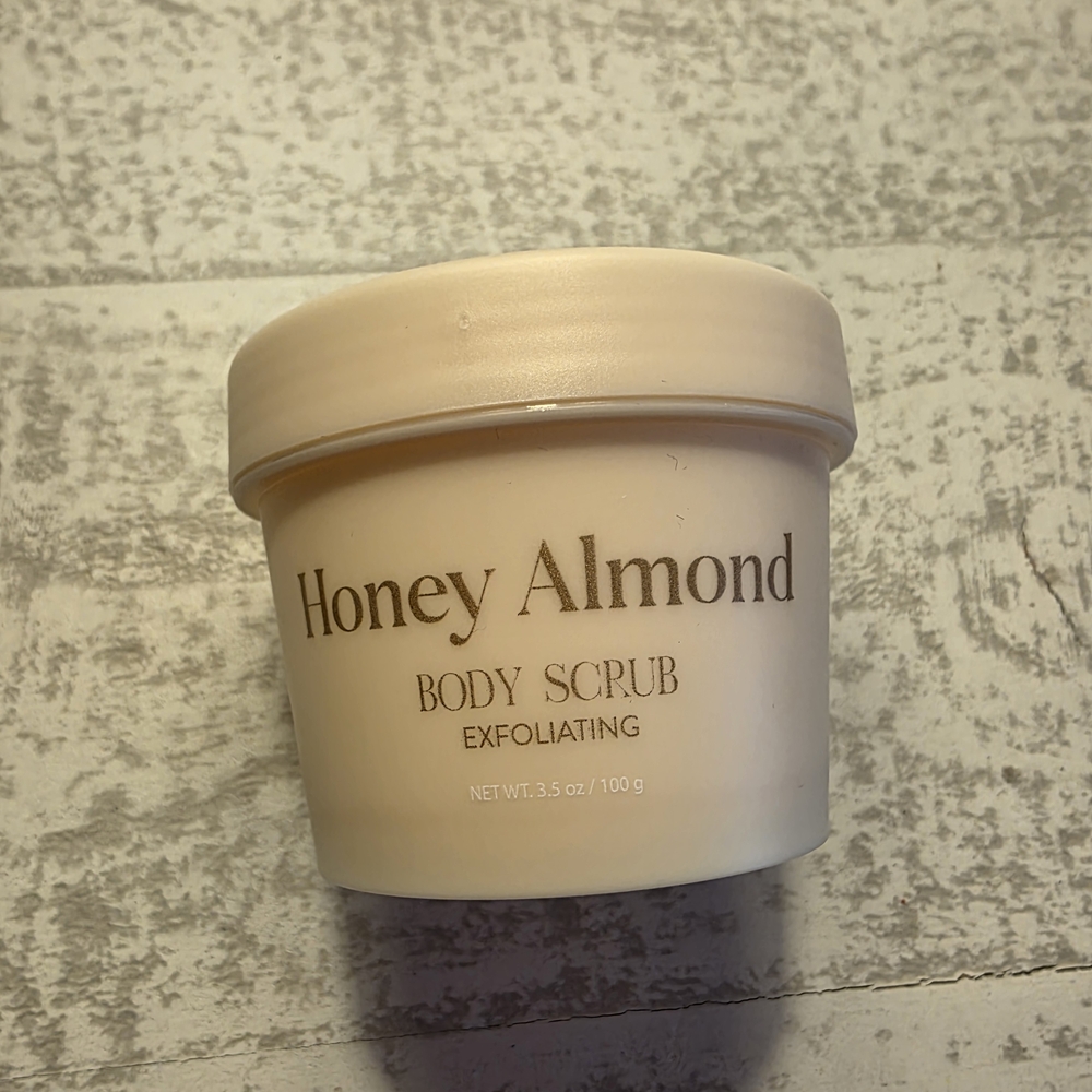 Livegreen NWT Honey Almond Exfoliating Body Scrub